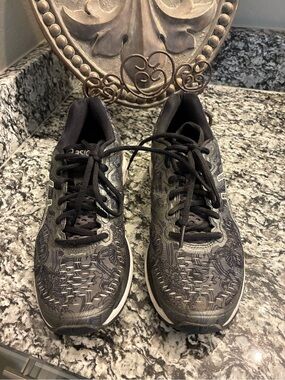 ASICS Black and Gray Patterned Running Sneakers